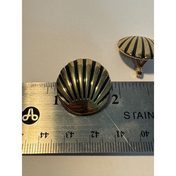 Vintage Earrings Black Enamel Gold Tone Clip-On Button Shell - Picture 9 of 9